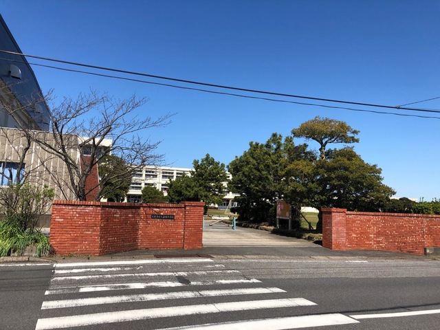 岩根中学校